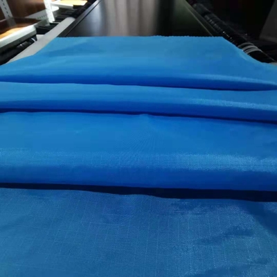 210t 찢어지는 것을 막도록 가공된 나일론 섬유는 재킷을 위해 70dx70d 0.5를 출력했고, 오래 갑니다